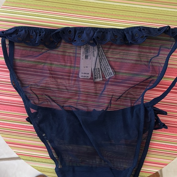 Victoria Secret - Picture 3 of 4